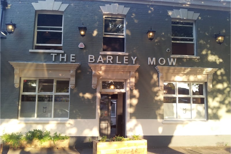 A five-minute walk from Temple Meads, The Barley Mow is tucked away in St Philips, opposite the 18th Century Jewish cemetery. Owned by Bristol Beer Factory, which saved the pub from demolition, The Barley Mow offers eight cask ales and ten keg beers as well as a vast range of bottles. A real fire in winter and a courtyard for the warmer months make this a pub for all seasons and the Sunday roasts are highly recommended.
39 Barton Road, BS2 0LF.