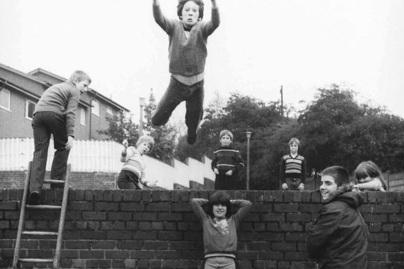 Hattersley Kids play out in the 1970s Photo © Thomas Blower 