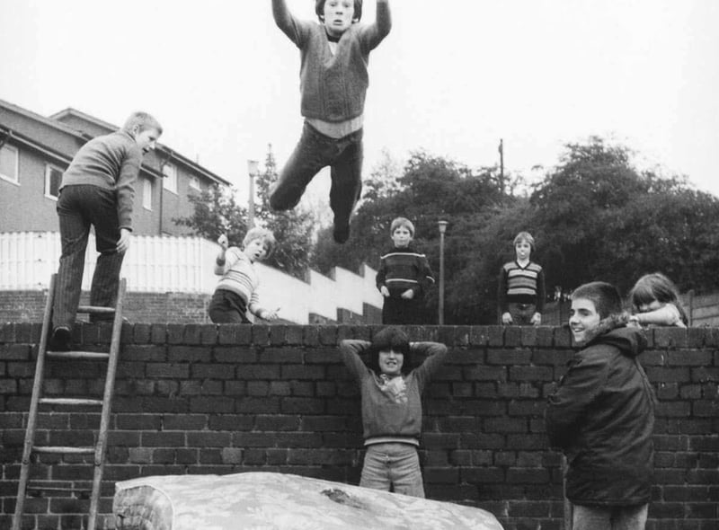 Hattersley Kids play out in the 1970s Photo © Thomas Blower 