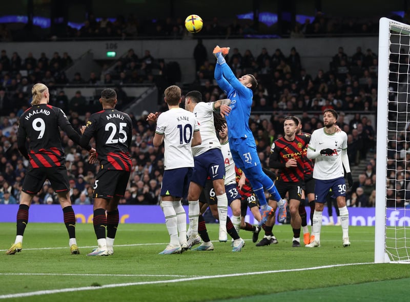 Did well to fly out and smoother Kane’s shot in the 70th minute. Ederson couldn’t do much to stop Spurs’ goal.