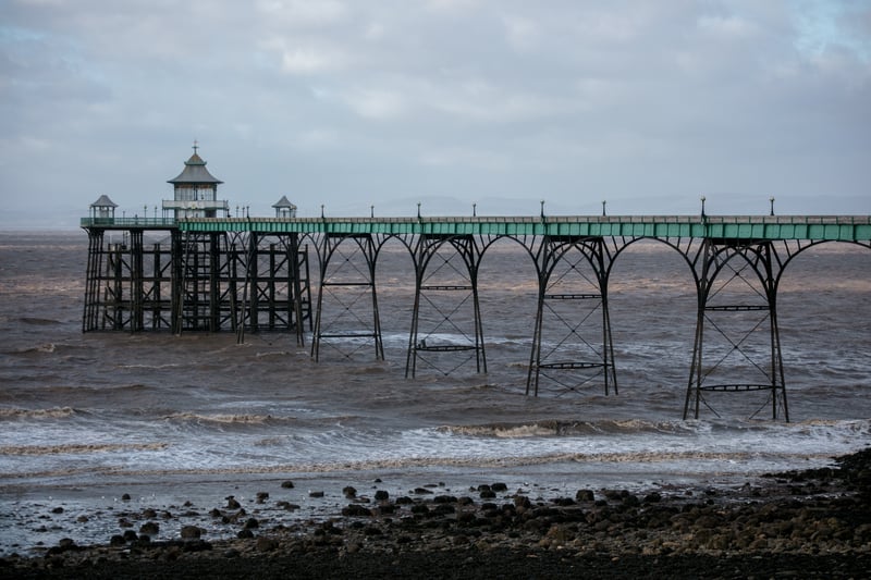 Clevedon is a lively little seaside town overlooking the Bristol Channel and beyond, with elegant Victorian villas, indy shops and eateries and possibly the country’s prettiest pier. It has a happiness score of 7.53 and an average house price of £315,356.