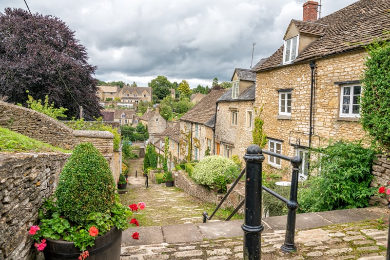 In second spot for the area, Muddy Stilettos describes Tetbury by saying “adopt that virtual curtsy – Tetbury has serious royal swagger. But that’s not all. This thriving market town has pretty lanes packed with boutiques and amazing antique shops as well as a buzzing cafe culture and arts scene. “