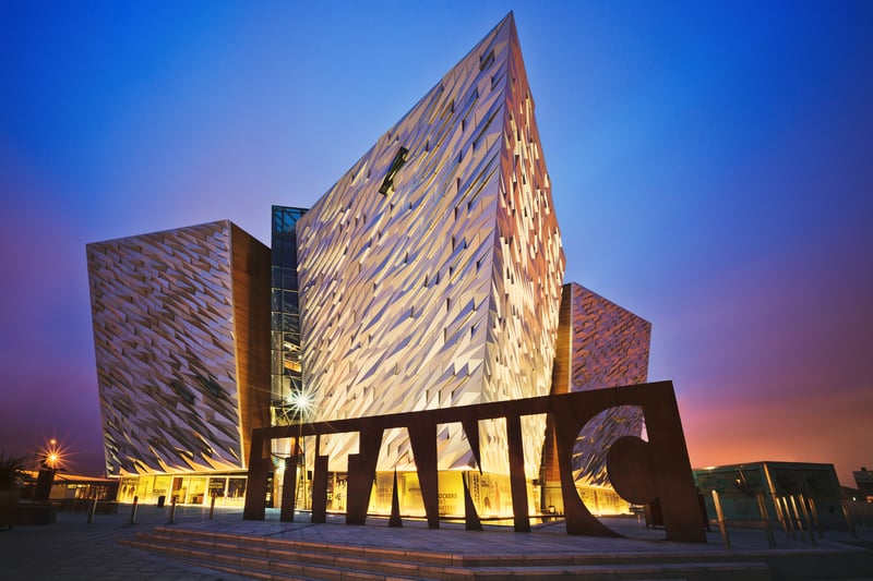 Departure at 9:05 pm the Monday, return flight at 7:45 pm the Friday with easy Jet. Flight time is 55 minutes. Belfast attractions include the Titanic Belfast and the Ulster Museum.