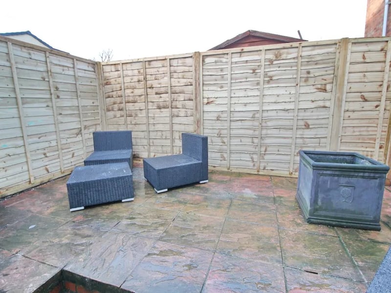 Rear patio garden