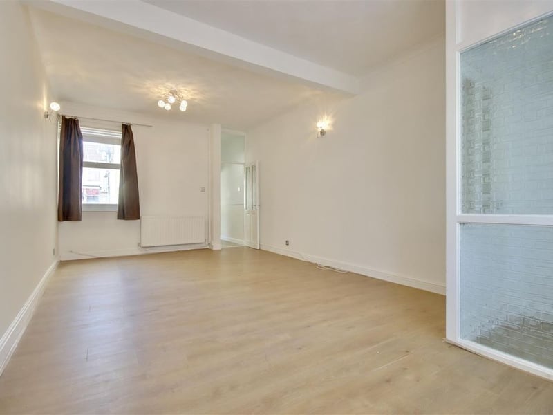 Spacious open plan lounge/dining area