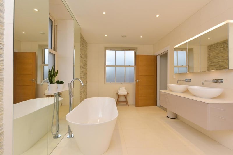 Check out this en suite in the master bedroom. The Charlotte Conway’ designed bathroom features a freestanding bath and dual wash basins.