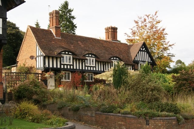 This is a village and civil parish located in the Forest of Arden in the Metropolitan Borough of Solihull. It has beautiful homes, large open spaces, lakes, cafes and some of the best restaurants at the Hampton manor. The average house price here is ££275,900 and the happiness index score is 7.37.
(Photo - wikimedia commons/Colin Craig / Estate cottages / CC BY-SA 2.0)