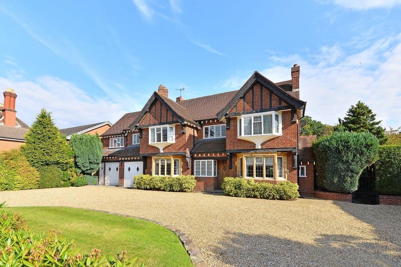 The front and driveway of the stunning property on Farquhar Road (Photo: Zoopla) 