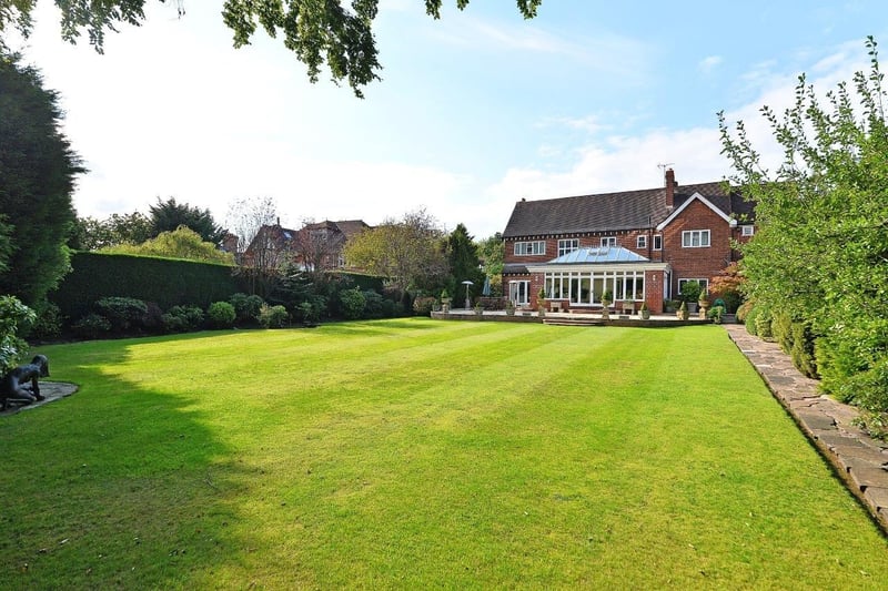 The property has  a huge garden with so much green space (Photo: Zoopla)