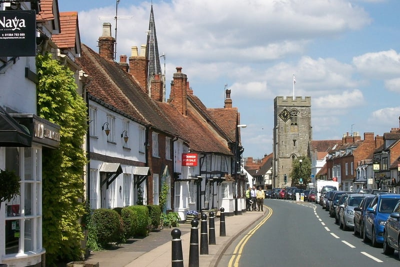 It is one of the prettiest towns in England with a mile-long High Street with medieval, Victorian, Georgian and Tudor architecture. The average house price here is £408,700 and the happiness index score is 7.61. (Photo - Poliphilo/wikimedia commons)