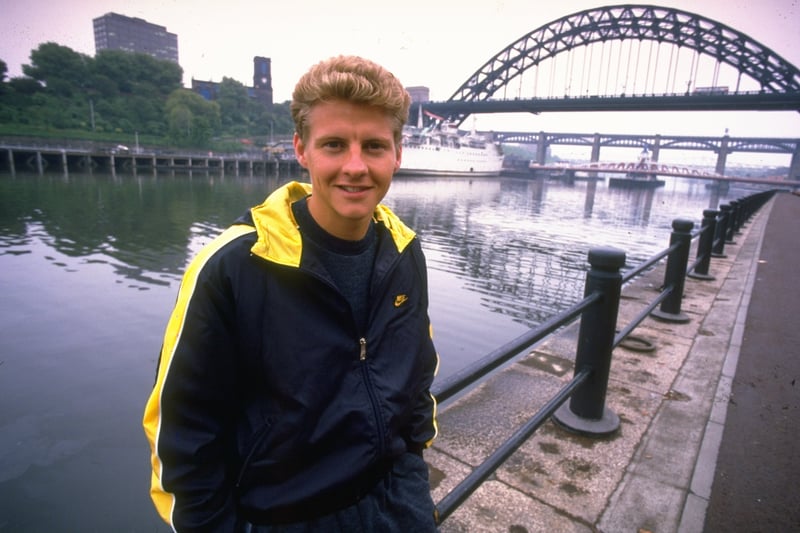 Gateshead born athlete Steve Cram photographed in front of the Tyne Bridge in 1987.