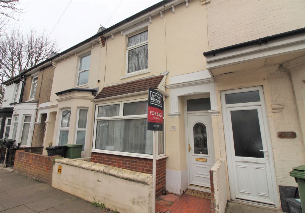 This property is located on Knox Road