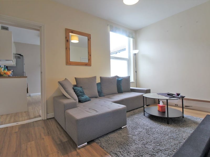 Living room/dining area
