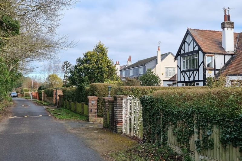 The first section of the walk takes you past some fantastic Formby properties on the exclusive Montagu Road, which look out over the golf course at Formby Golf Club.