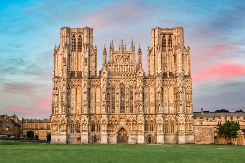 Properties in Wells had an overall average price of £371,934 over the last year.  The majority of sales in Wells during the last year were semi-detached properties, selling for an average price of £316,969. Terraced properties sold for an average of £344,394, with flats fetching £204,633.  Overall, sold prices in Wells over the last year were 12% up on the previous year and 18% up on the 2020 peak of £316,015.