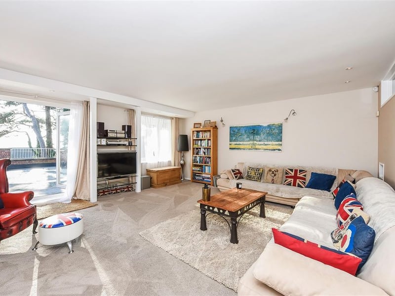 Spacious living room