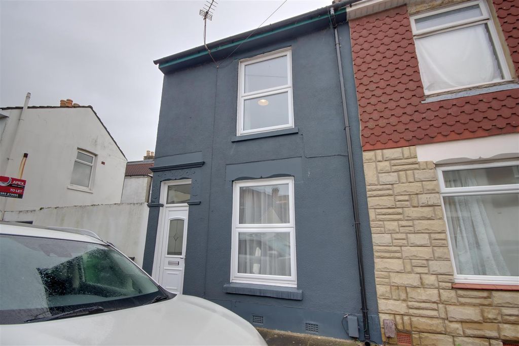This property is located on Cranleigh Road