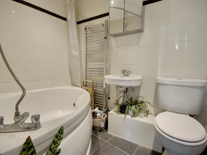 Main bathroom
