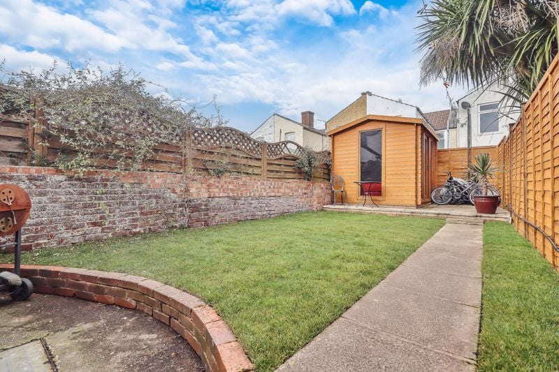 Spacious garden area