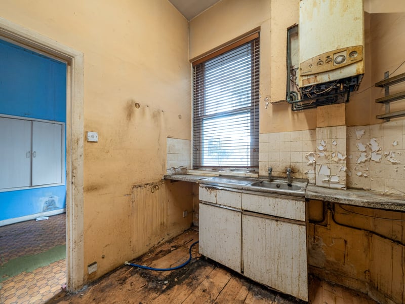 The kitchen in the property