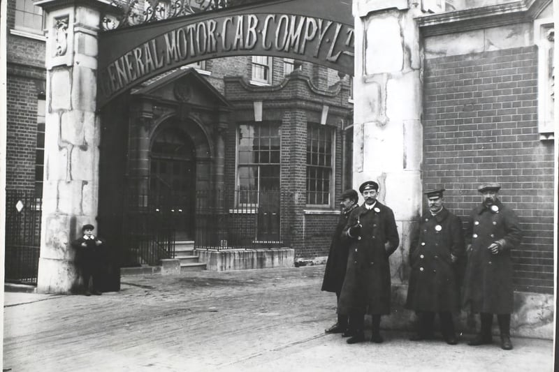 Pickets outside the General Motor Cab Company in Kennington, London, during a strike, January 1, 1913. (Photo by Hulton Archive/Getty Images)