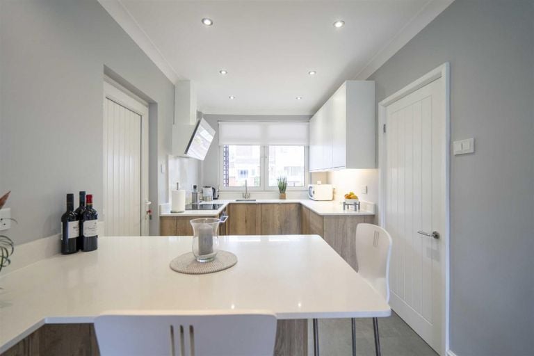 A beautifully presented kitchen