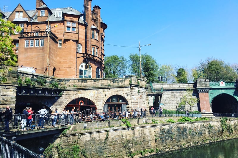 Inn Deep offers a great space for grabbing a drink with your dog - particularly nice in the summer when you sit kick back by the River Kelvin!