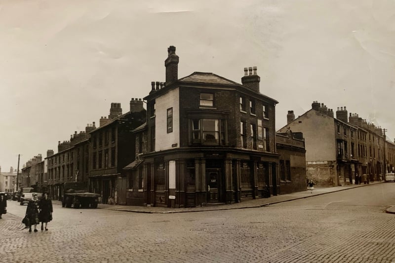 The Mount Pleasant, which was once a great corner street pub in the middle of Ladywood, was demolished in the early 1960s to make way for a new housing development. 
