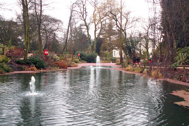 This park covers around 35 acres of area and was the first urban park in Birmingham to achieve Green Flag status. The area around the main house and conservatory features high quality seasonal bedding schemes, trees, shrubs and a refurbished pool area.
 