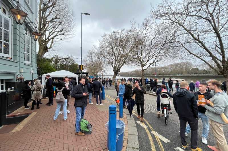 The start line at Putney was bustling with people.