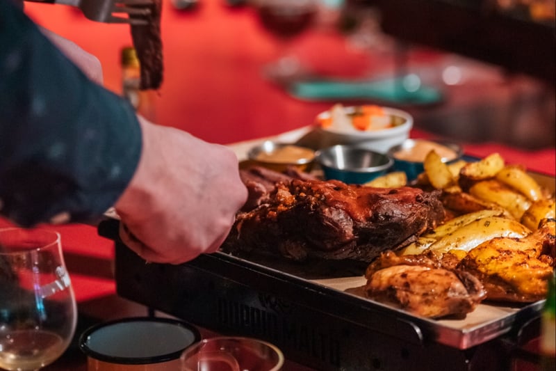 The Doppio Malto signature dish: Sirloin sliced steak, whole roast chicken, pork ribs and Italian sausages.  Served with oven roasted skin-on potato wedges, grilled vegetables, beer flavoured mayonnaise and beer gravy on the side.