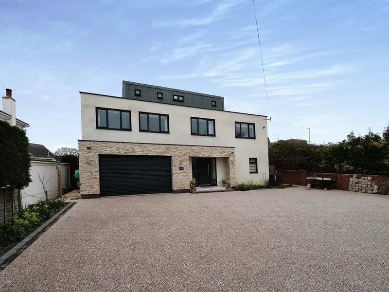 This property is located on North Shore Road