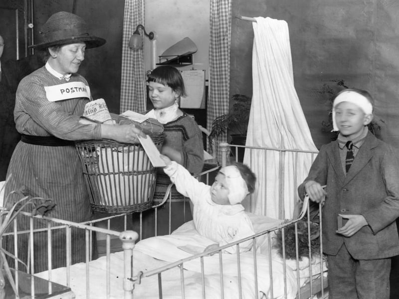 1926:  Children at St Bartholomew's Hospital, London, receiving their post.  (Photo by Fox Photos/Getty Images)