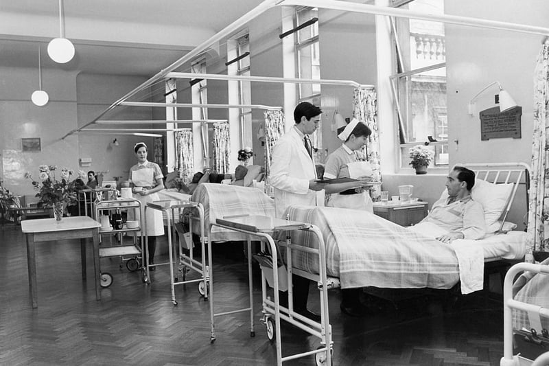 A doctor on his morning rounds in the men's surgical ward at St. Bartholomew's Hospital, London, February 1968. (Photo by George Freston/Fox Photos/Hulton Archive/Getty Images)