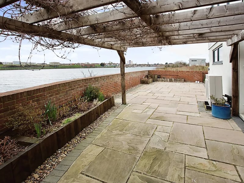 Private garden with pagoda 