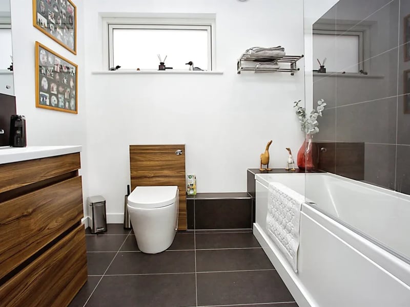 Main bathroom