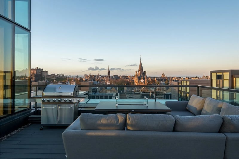 The rooftop terrace in the penthouse 