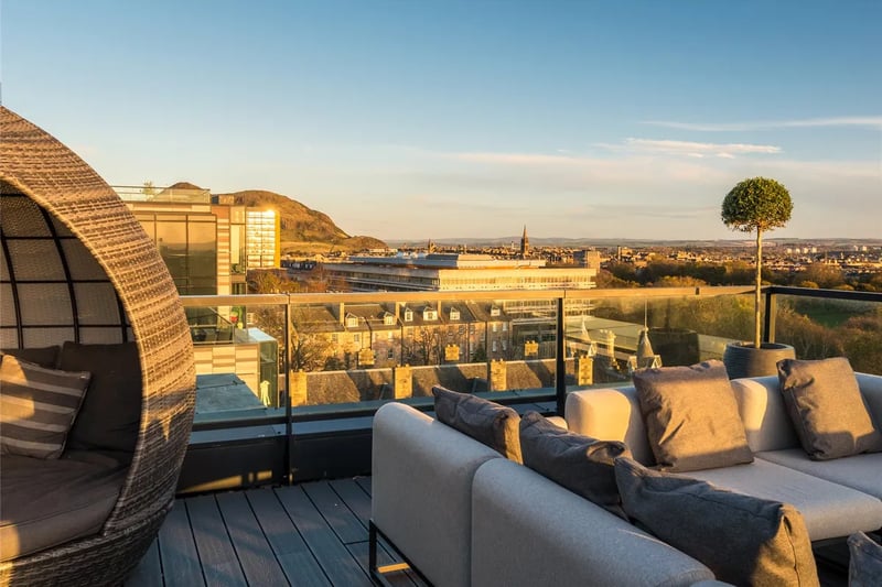 Luxury Hollywood style penthouse with 360° roof terrace
