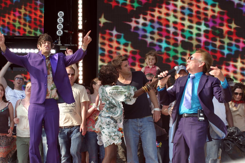 Tony Christie (R) performs on stage at T4 On The Beach alongside Vernon Kay.