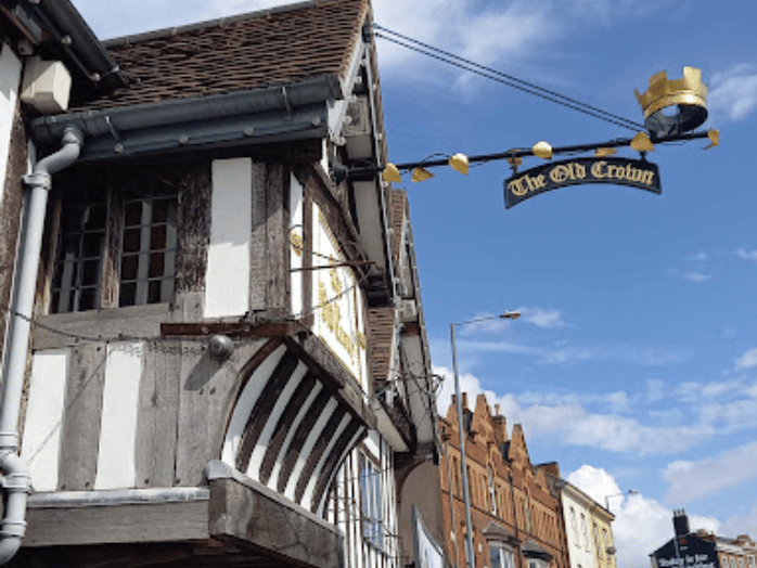 The Old Crown in Digbeth is Birmingham’s oldest pub. The legendary pub has a rich history being Birmingham’s oldest non-religious building in the entire second city. Founded in 1368, The Old Crown has hosted Queen Elizabeth I on her way home from Kenilworth Castle in 1575 and has fought off attacks from Prince Rupert in the Battle of Camp Hill in 1643. The Crown is still a city favourite for drinks and often has music and quiz nights on for punters to enjoy