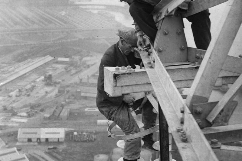 Workers on the Central Electricity Board towers at Dagenham clamber around at height 120 foot above that of St Paul’s Cathedral in 1932. (Photo by Fox Photos/Getty Images)