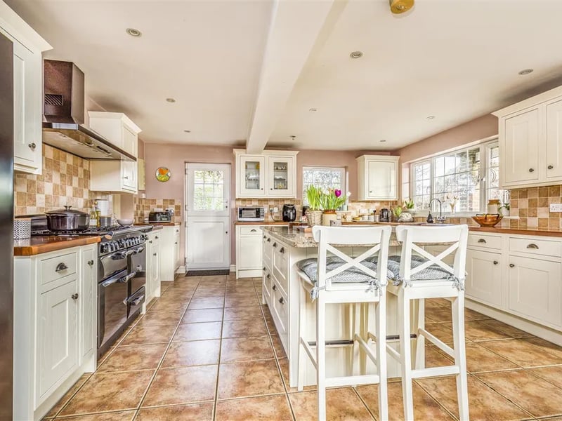 Fitted kitchen
