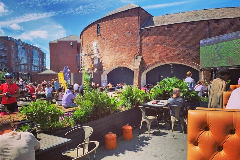 Birmingham’s Gin Distillery is a stone’s throw away from Brindley Place and Barclay card arena, perfectly situated on the canal. They are also now taking bookings from customers to watch the World Cup in the pub garden