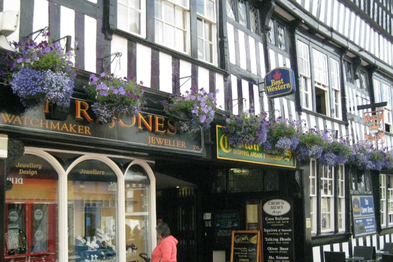 Nantwich is a popular market town in Cheshire, which hosts different kinds of markets, including a traditional market, farmers’ market and vintage market. It also has a number of listed buildings.
