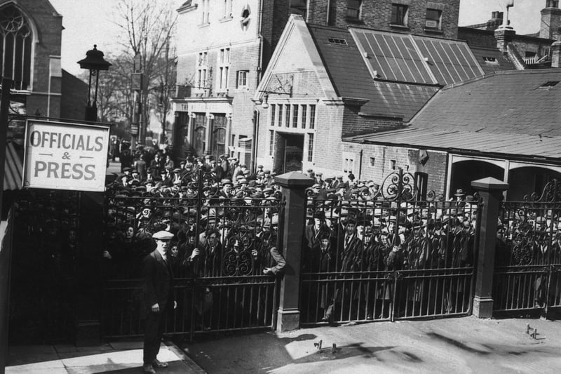 Crowds outside the White Hart Lane gates before the cup replay against Cardiff City on March 9 1922. Spurs won 2-1.  (Photo by Topical Press Agency/Hulton Archive/Getty Images)