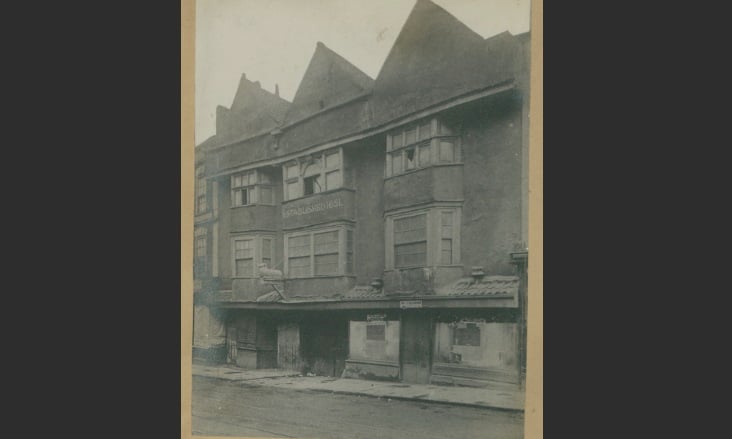 Positioned between Lawford Street and Gloucester Lane on West Street, this triple gabled house appeared to be in bad condition during the time of this picture. It as a coaching inn with stables and a courtyard - but was demolished in the 1920s and replaced with shops.