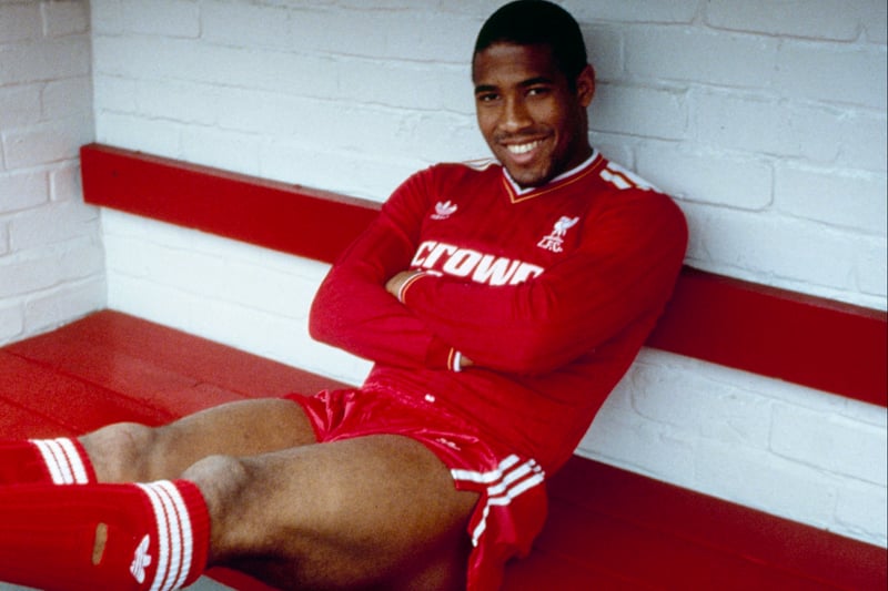 Of course John Barnes can make anything look good, but this kit - with long sleeves - is a beautiful design and would be a perfect vintage look for the modern day.