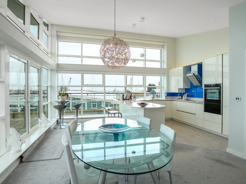 Open plan kitchen/dining room