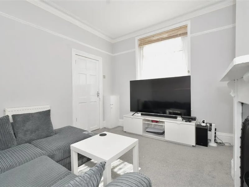 Spacious living room