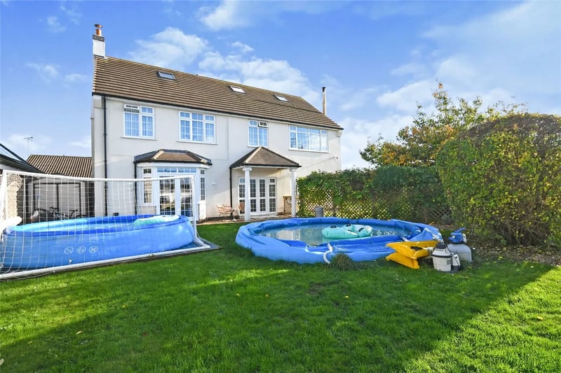 Six-bed detached house, Mansfield, £465,000